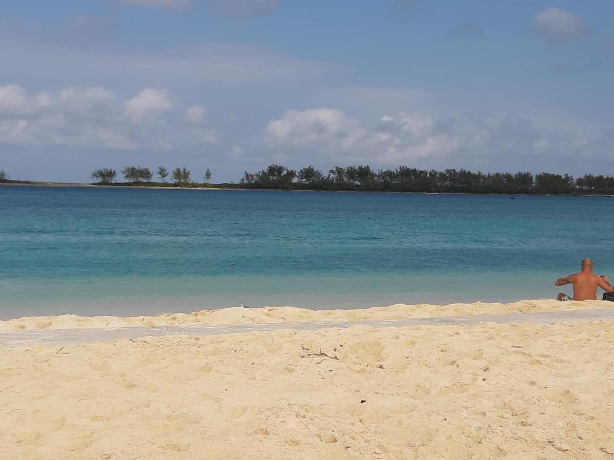 Appartamento Tropical Hideaway Nassau Esterno foto